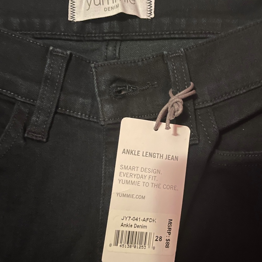 Yummie ankle length black jeans